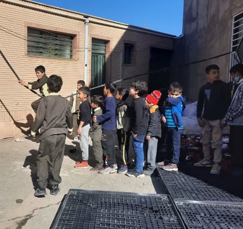 بازی در حیاط